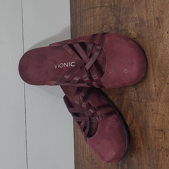 Vionic Sandals Women's sz 9 Claire Purple Suede Leather Slip On Mule Slides - Picture 1 of 11